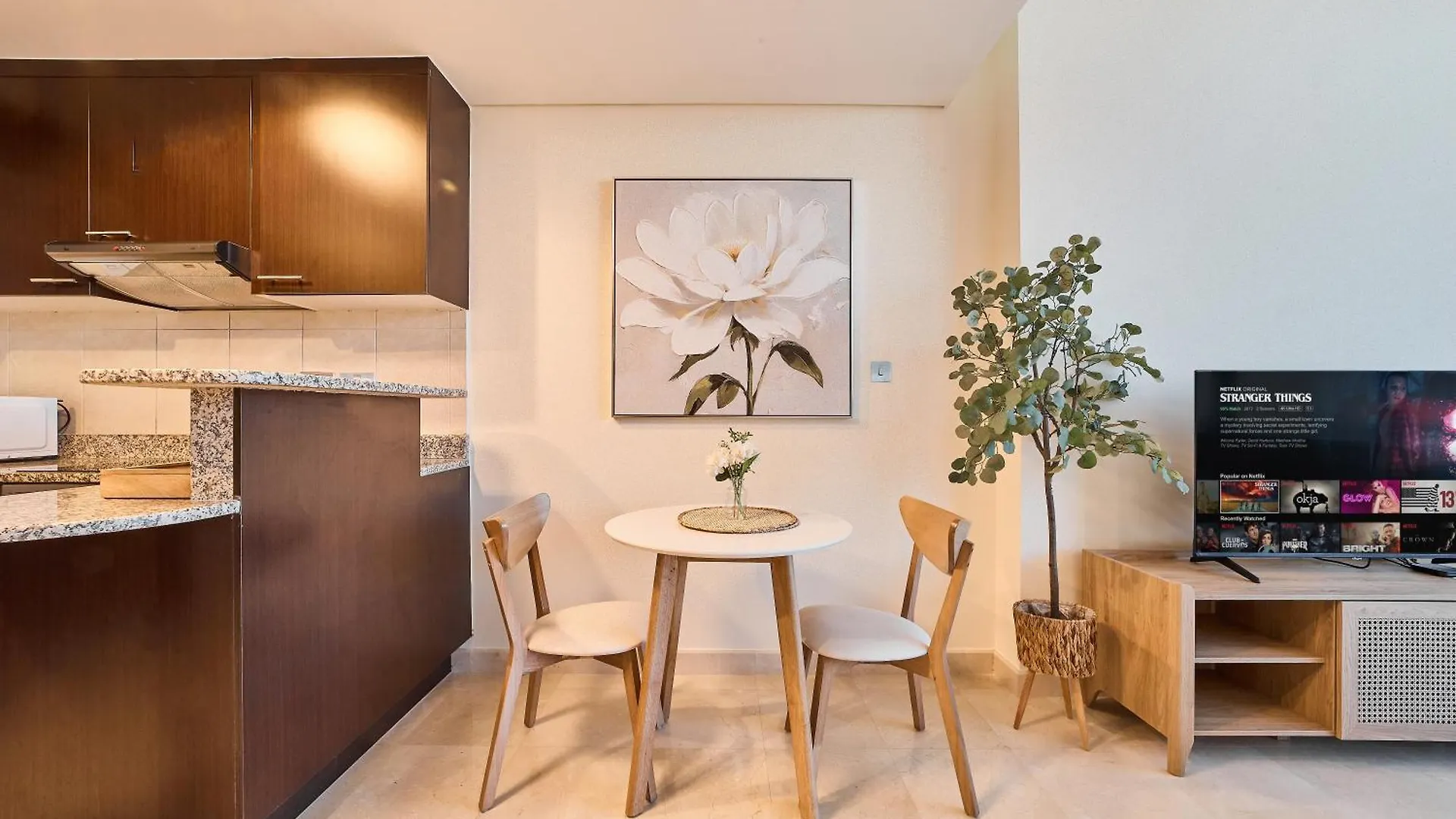 Sleek Difc Studio Perfect For Business & Leisure Dubai Apartment